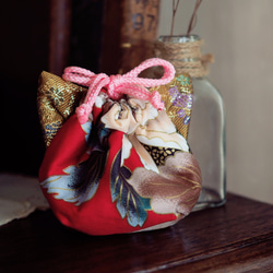 猫型の台湾花柄x絹織物mini巾着ポーチ(一点作品) 2枚目の画像