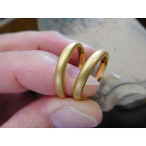 鍛造 結婚指輪 純金 24k 24金 k24 シンプル 甲丸 3mm つや消し