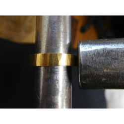 鍛造 結婚指輪 純金 24k 24金 k24 シンプル 縦目の槌目加工 男性 4mm 女性 3mm つや消し 11枚目の画像