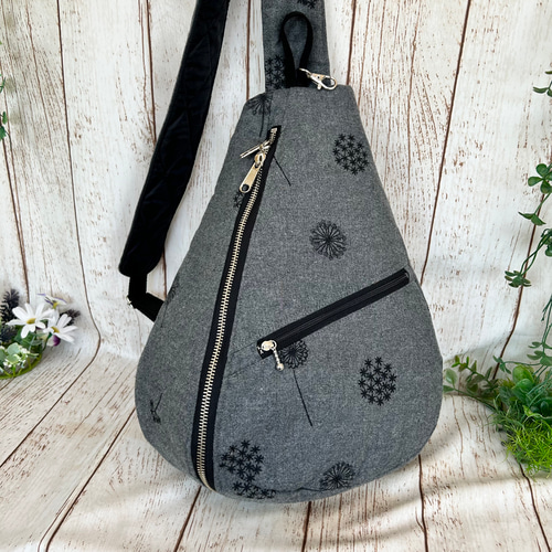 専用 背面ファスナーポケットのショルダーバッグ yukiemon 高見え刺繍 背面ファスナーポケット付き 両開きファスナー開閉