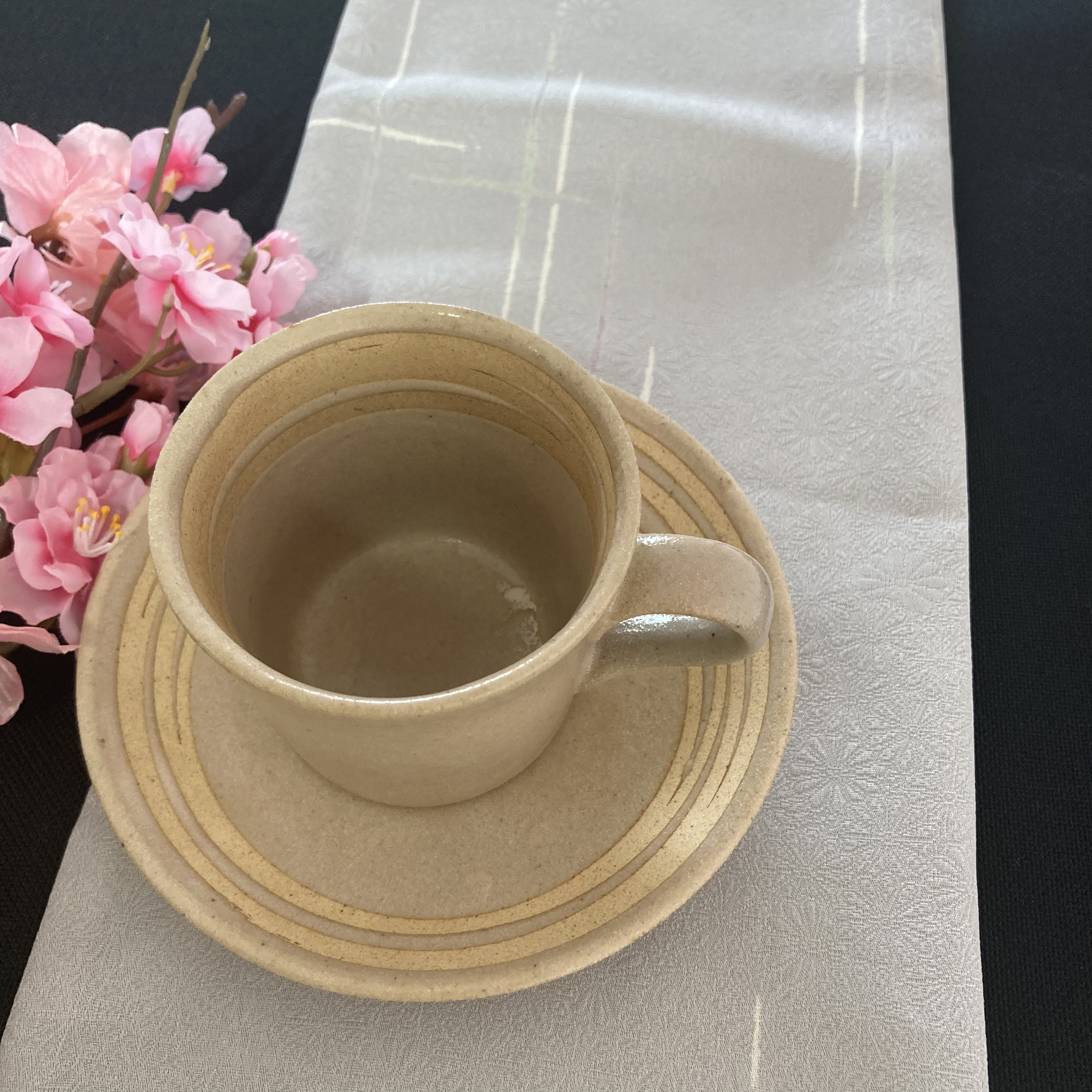 【着物生地】テーブルランナー（グレー）