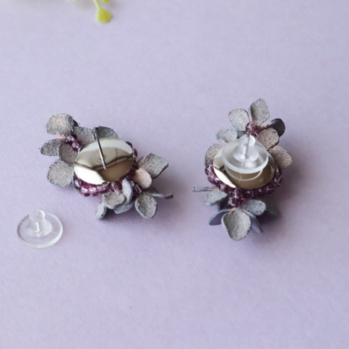 秋色アジサイ(紫陽花)* 革花ピアス・イヤリング/アンティークパープル 