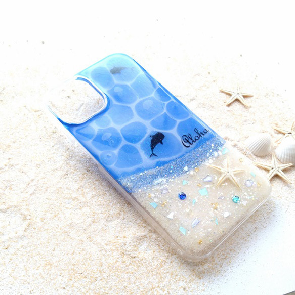 ウルトラマリンの海とジンベエザメとクラゲ❤iphoneケース  iphone13　iphone14 3枚目の画像