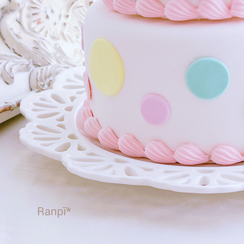 ひろページ クレイケーキ ホワイトカラーのミニクレイケーキ♡の通販 by mame's shop｜ラクマ
