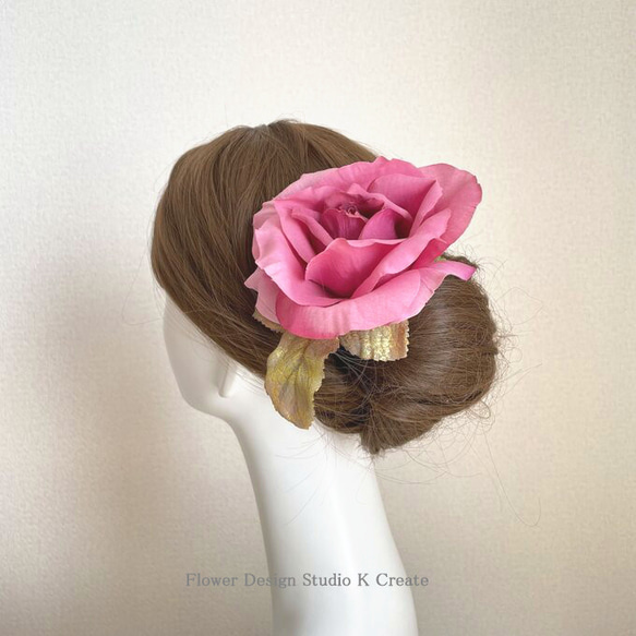 ピンクの薔薇と葉っぱの髪飾り　Uピン　フローレス　フラメンコ　ダンス　髪飾り　浴衣髪飾り 2枚目の画像