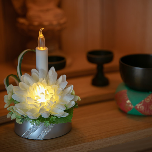 374 LED ローソク付お供え花 菊とグリーン 【仏花 LEDﾌﾗﾜｰ