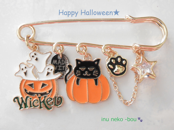 ＊送料無料＊チャリティー★Happy Halloween☆彡 wicked！カボチャの猫ちゃんブローチピン　＊ハロウィン 1枚目の画像