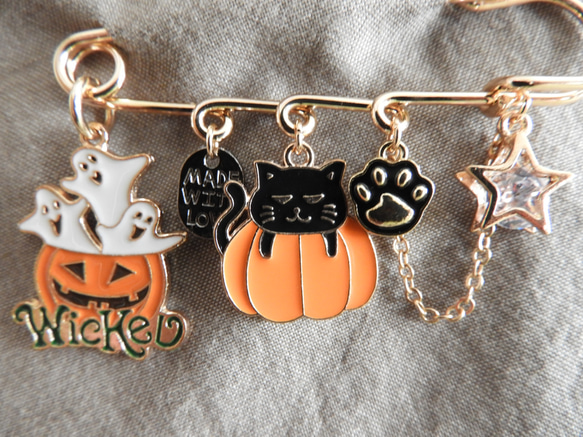 ＊送料無料＊チャリティー★Happy Halloween☆彡 wicked！カボチャの猫ちゃんブローチピン　＊ハロウィン 8枚目の画像