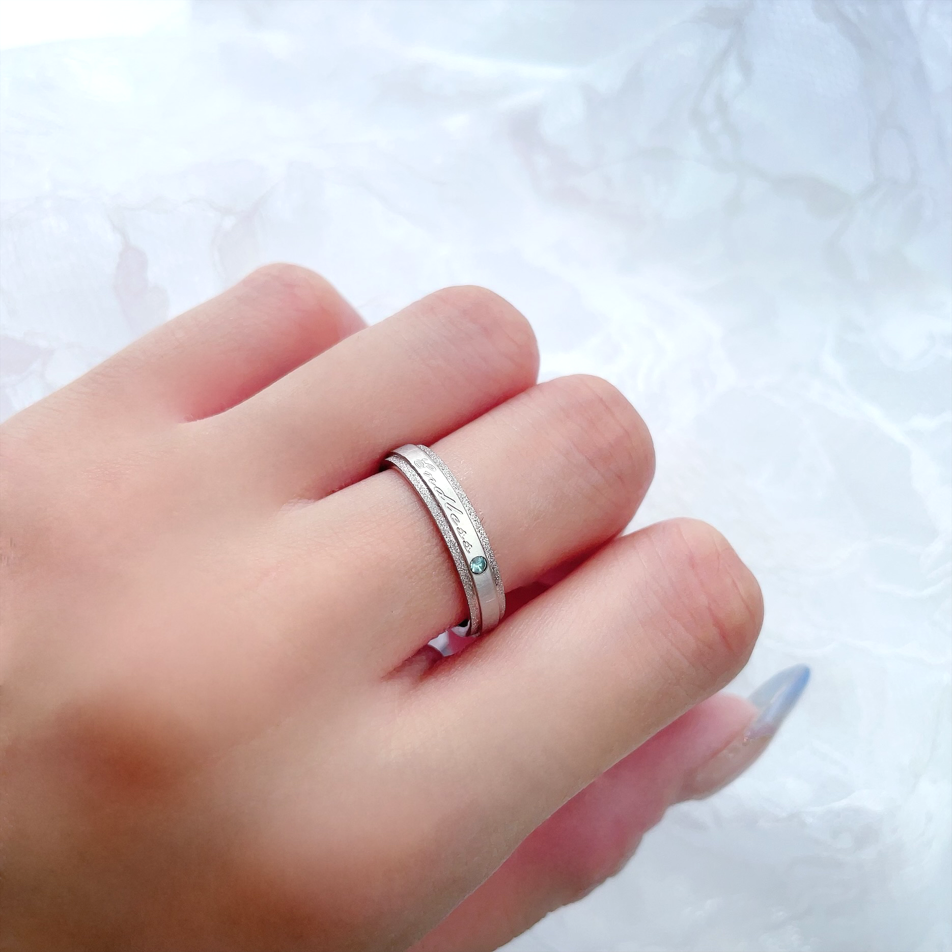 「夜空に煌めくエメラルドブルー」リング ステンレス 結婚指輪 誕生石 刻印 記念日 クリスマス〔単品価格〕