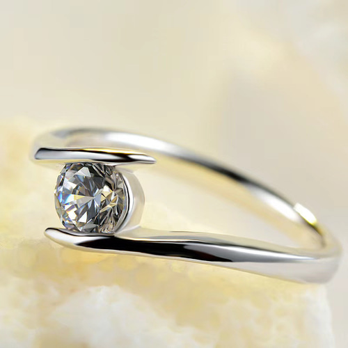 newデザイン】0.5ct モアサナイト ダイヤ リング k18 指輪・リング 