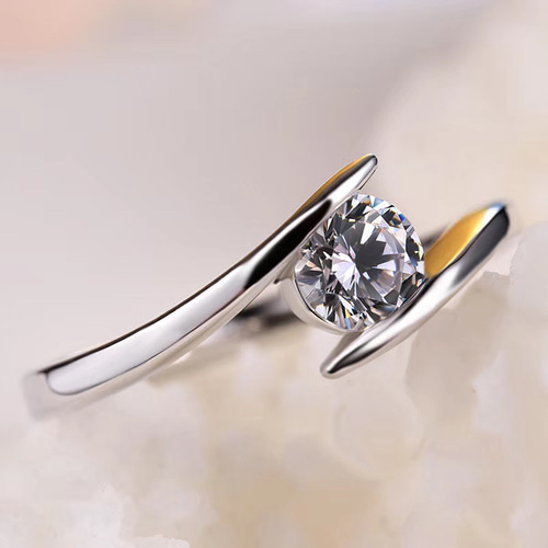 newデザイン】0.5ct モアサナイト ダイヤ リング k18 指輪・リング 