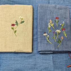 ブックカバー　草花の刺繍　　横振りミシン　生成り　秋色2023　和モダン　オフホワイト 4枚目の画像