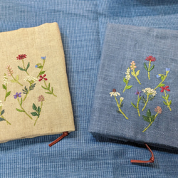 ブックカバー　草花の刺繍　　横振りミシン　生成り　秋色2023　和モダン　オフホワイト 6枚目の画像