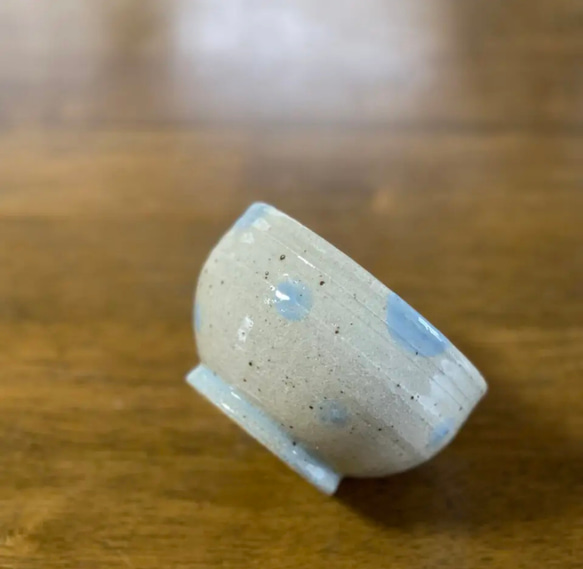 淡い水玉模様の小さなご飯茶碗 2枚目の画像