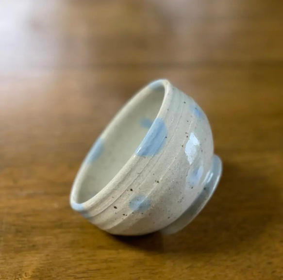 淡い水玉模様の小さなご飯茶碗 3枚目の画像