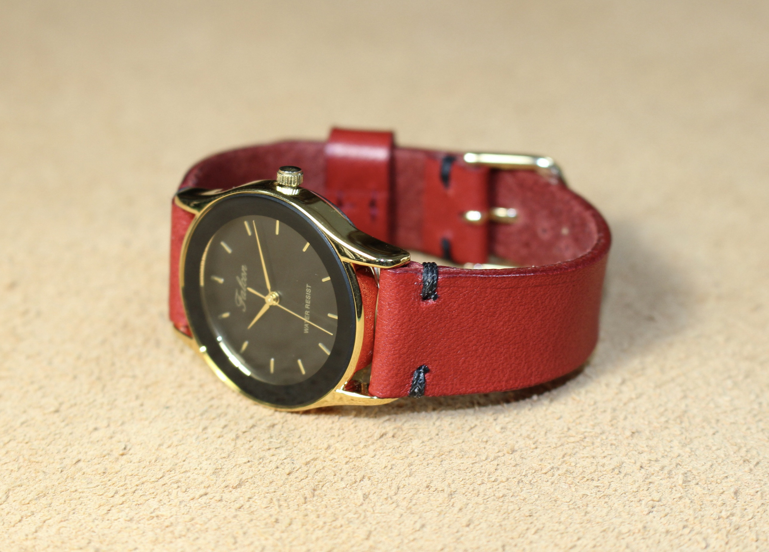 在庫限り！[ CITIZEN/Falconリメイク腕時計 ]　革：栃木レザー、ワインレッド　糸：フランス産リネン糸