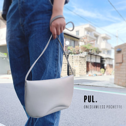 数量限定SALE！【PUL】長財布も入るサコッシュ　ショルダーポシェット　防水　ワンシームレス(BM210007) 8枚目の画像