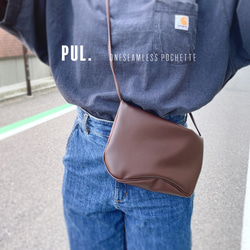 数量限定SALE！【PUL】長財布も入るサコッシュ　ショルダーポシェット　防水　ワンシームレス(BM210007) 8枚目の画像