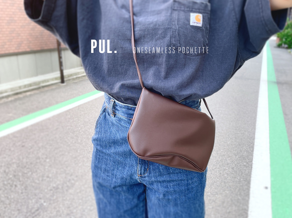 数量限定SALE！【PUL】長財布も入るサコッシュ　ショルダーポシェット　防水　ワンシームレス(BM210007) 8枚目の画像