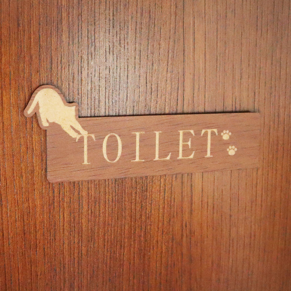 【飛びつく猫ちゃん】 【TOILET】 木製 ドアプレート トイレ ルームプレート 7枚目の画像
