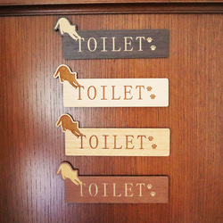 【飛びつく猫ちゃん】 【TOILET】 木製 ドアプレート トイレ ルームプレート 1枚目の画像