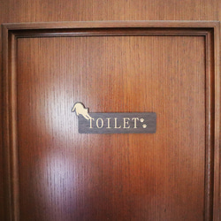 【飛びつく猫ちゃん】 【TOILET】 木製 ドアプレート トイレ ルームプレート 8枚目の画像