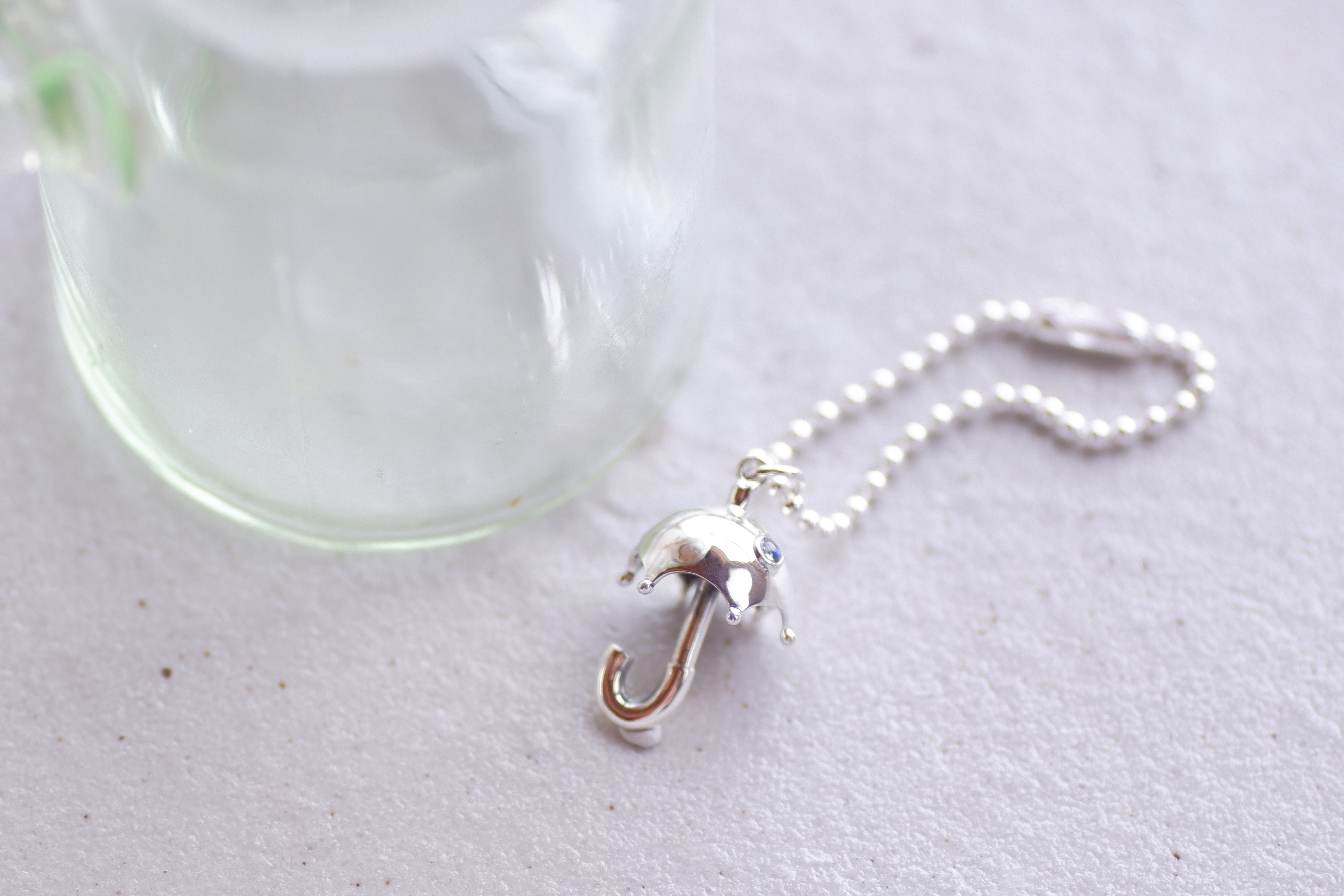 蓮の花と鯉の黒檀櫛 - 日本の伝統と現代技術が融合したアートピースK103