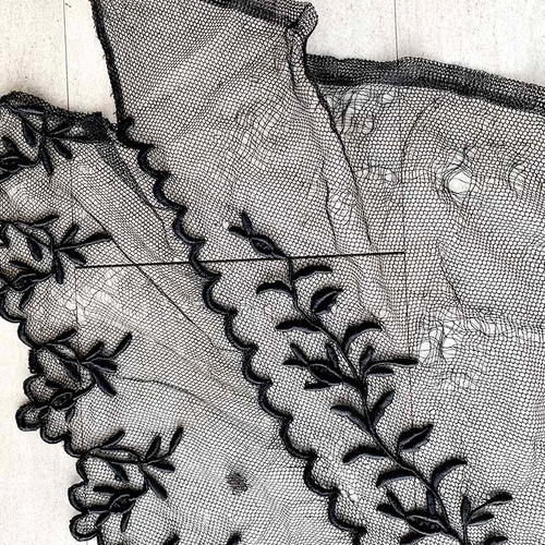 刺繍レース ショール 黒 フリンジ付 時代衣装 古布 テキスタイル