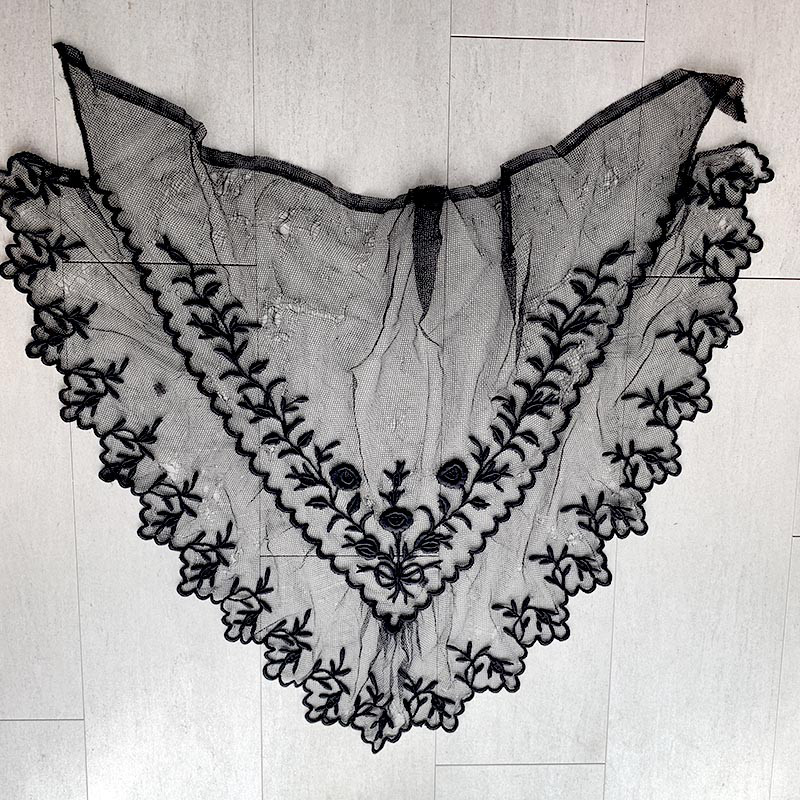 チュールショール　黒レース　黒糸刺繍　ばら　破れあり　12ACbv7