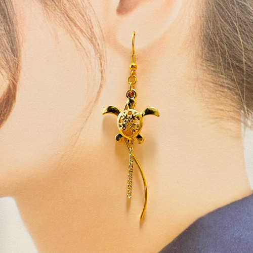 NA HOKU カメ ピアス オリジナルポーチ付き NA HOKU カメ ピアス オリジナルポーチ付き