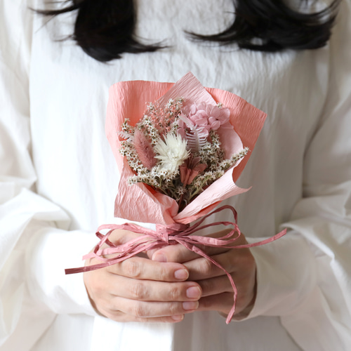 花瓶に入れても吊るしても！ラッピングをつけたままでも外しても