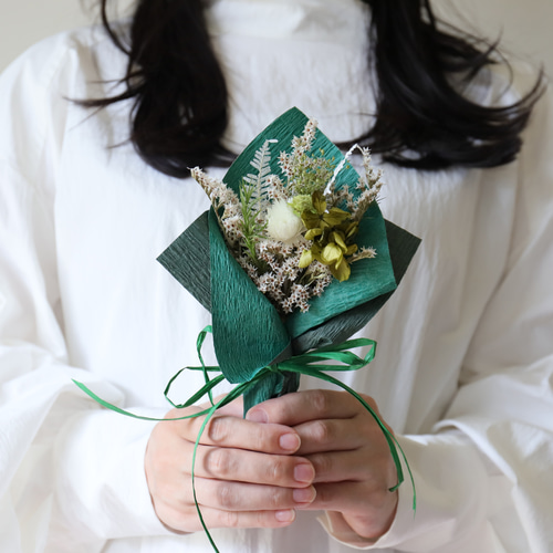 花瓶に入れても吊るしても！ラッピングをつけたままでも外しても