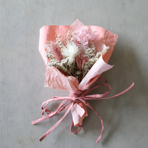 花瓶に入れても吊るしても！ラッピングをつけたままでも外しても