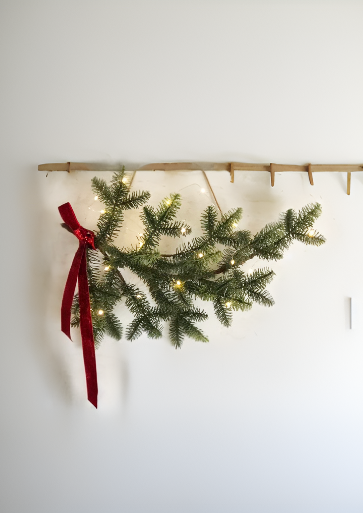 クリスマス　モミの木のハンギングスワッグ　LEDライト付き シンプルデザイン