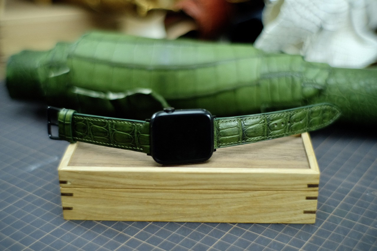 (とっこ様のオーダー専用商品)アップルウォッチ時計ベルトワニ革時計ベルト