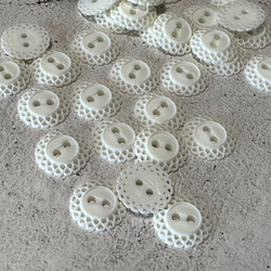 【再販】13.3mm ◆ プラスチックボタン ◆ 2穴 ◆ 15ヶ入 ◆ B-No,022 1枚目の画像