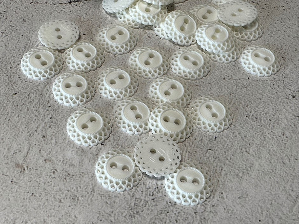 【再販】13.3mm ◆ プラスチックボタン ◆ 2穴 ◆ 15ヶ入 ◆ B-No,022 1枚目の画像