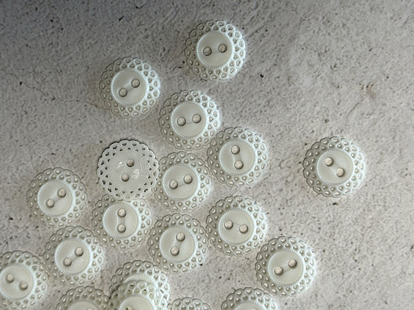 【再販】13.3mm ◆ プラスチックボタン ◆ 2穴 ◆ 15ヶ入 ◆ B-No,022 5枚目の画像