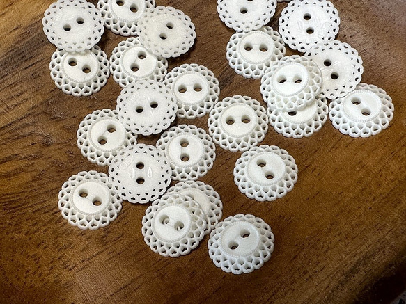 【再販】13.3mm ◆ プラスチックボタン ◆ 2穴 ◆ 15ヶ入 ◆ B-No,022 7枚目の画像