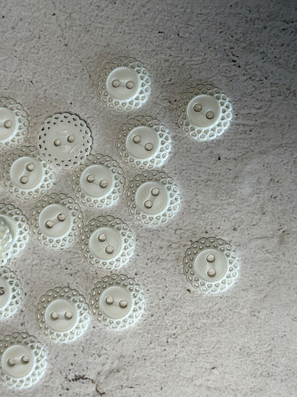 【再販】13.3mm ◆ プラスチックボタン ◆ 2穴 ◆ 15ヶ入 ◆ B-No,022 8枚目の画像