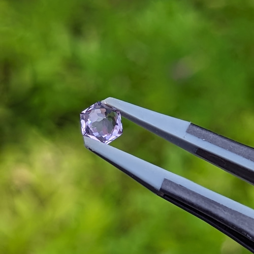 ①スリランカ産天然バイオレットスピネル ルース ヘキサゴンカット 約