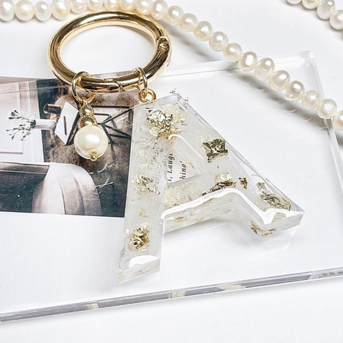 イニシャルチャーム アルファベットキーホルダー 金箔 プチギフト  