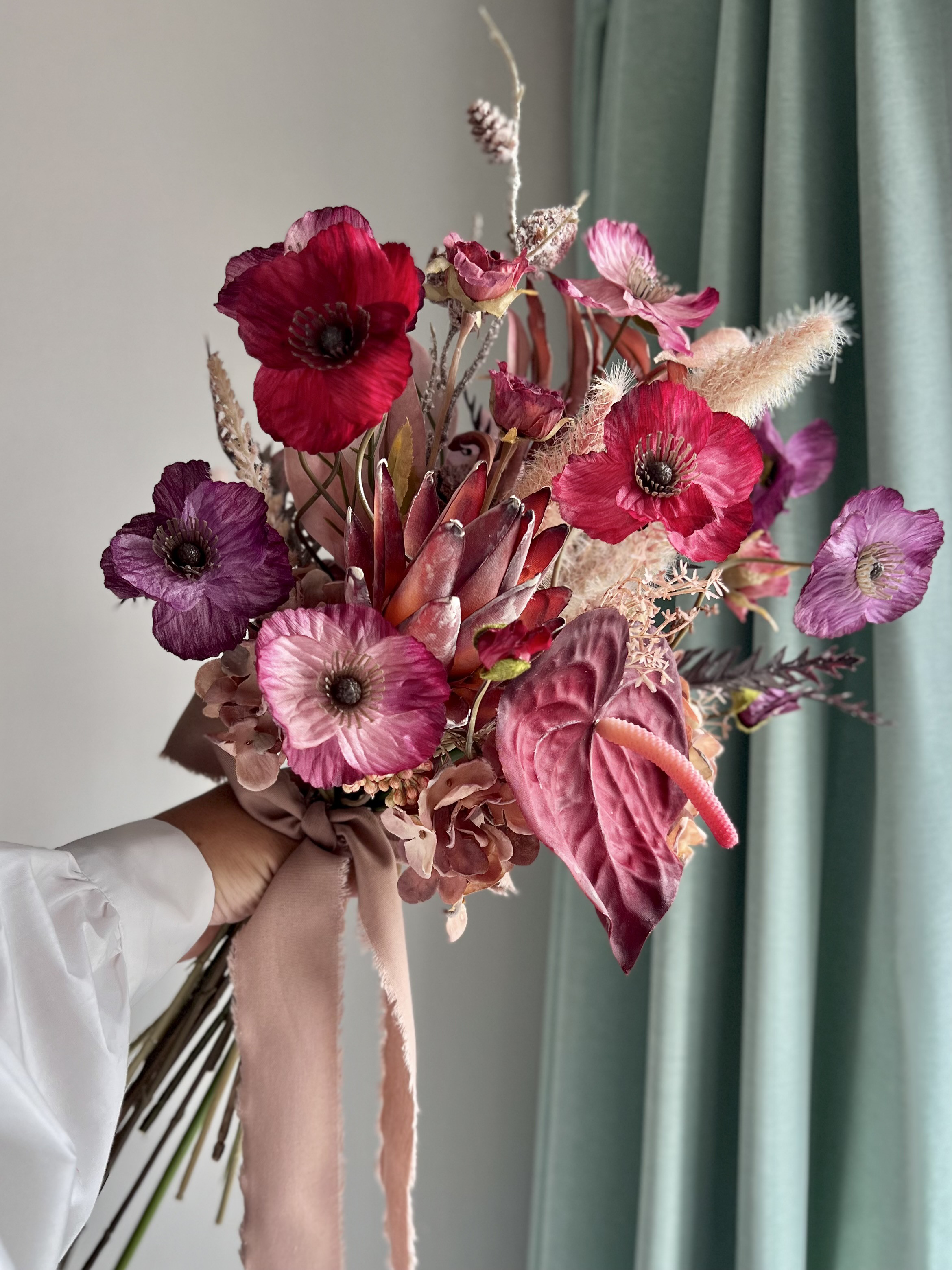 ドライフラワー風プロテアとアンスリュームの晩秋ブーケ　ウェディングブーケ　アーティフィシャルフラワー