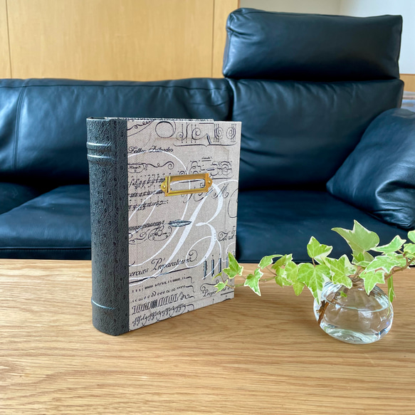 “Rosemary Book”  本みたいなボックス　Book型ボックス　カリグラフィー　海外輸入生地 3枚目の画像