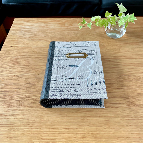“Rosemary Book”  本みたいなボックス　Book型ボックス　カリグラフィー　海外輸入生地 1枚目の画像