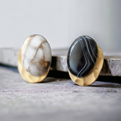 【両耳ピアス/brass+stone】アシンメトリーピアス　ストライプオニキス + コッパーカルサイト 8枚目の画像