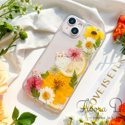 茂みから様子を窺う ネコ ] 猫 押し花 ドライフラワー スマホ ケース