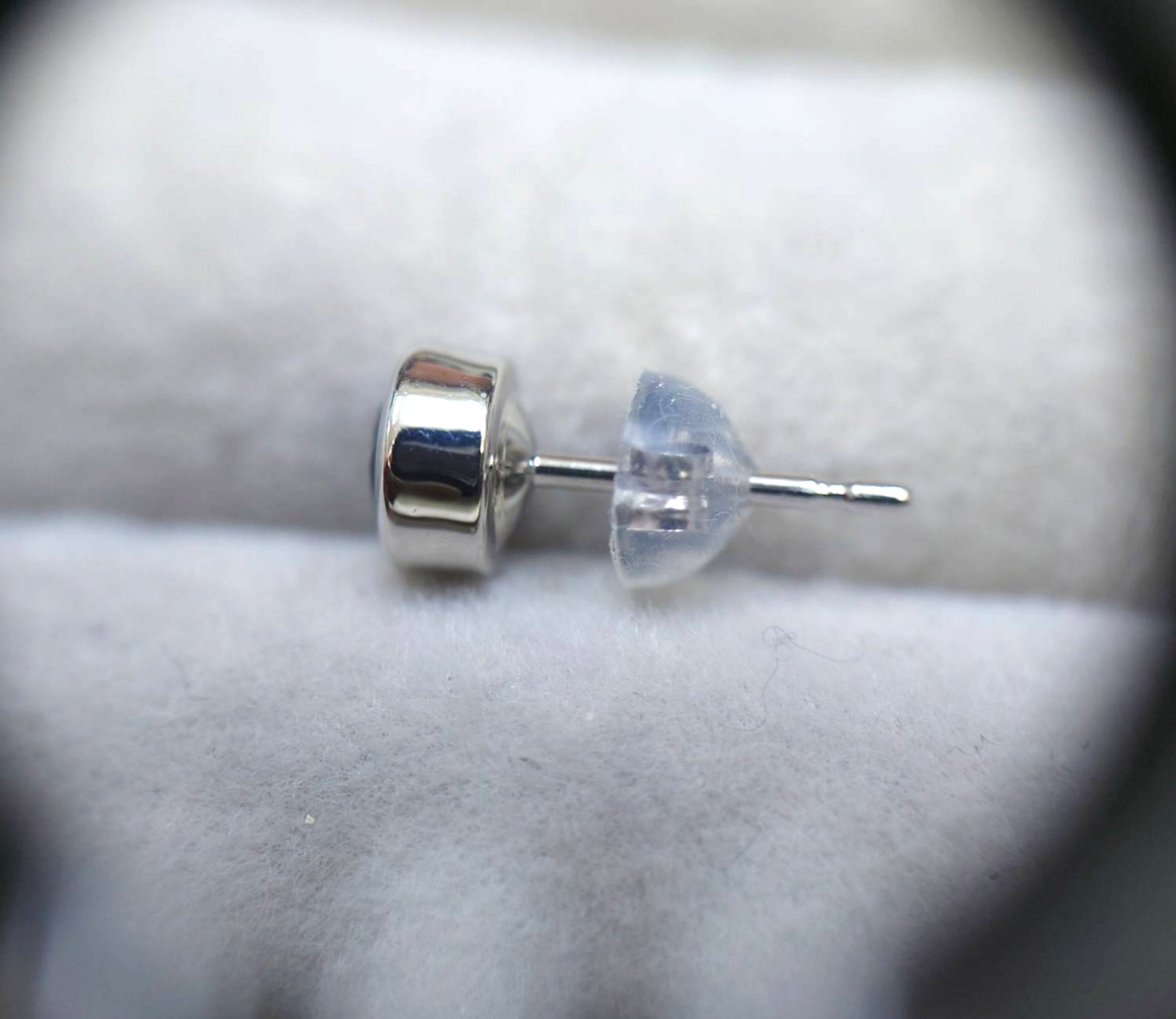 【片側のみ】再販売未定 プラチナ900 サファイア 覆輪ピアス  9月 Pt900