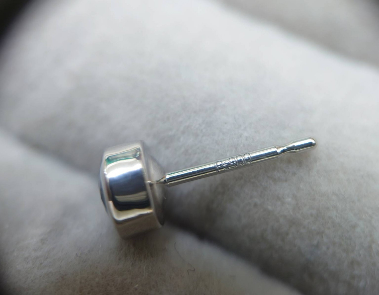 【片側のみ】再販売未定 プラチナ900 サファイア 覆輪ピアス  9月 Pt900