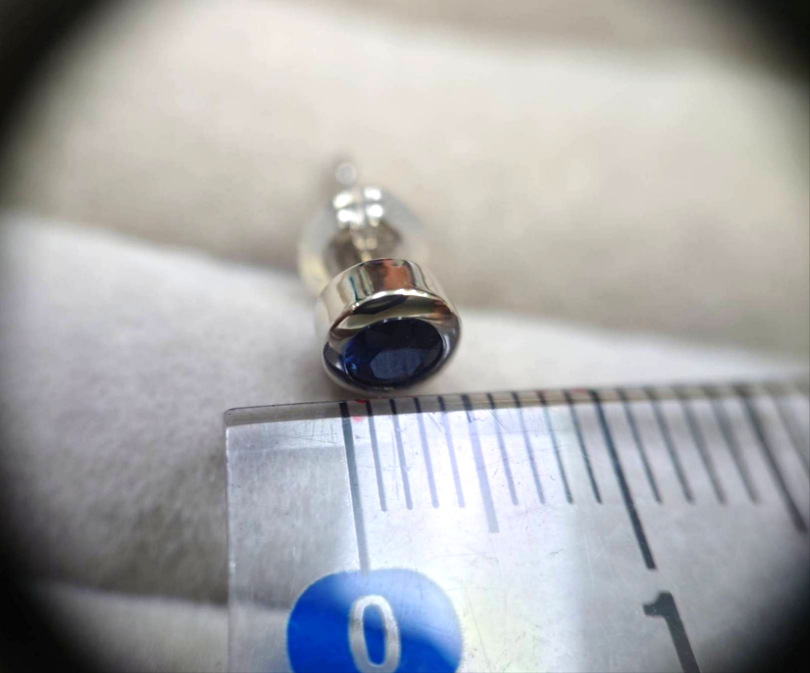 【片側のみ】再販売未定 プラチナ900 サファイア 覆輪ピアス  9月 Pt900